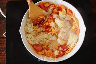 解决剩饭——番茄鸡蛋炒饭的做法步骤:5