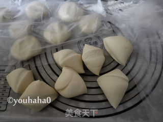 小猪豆沙包的做法步骤:3