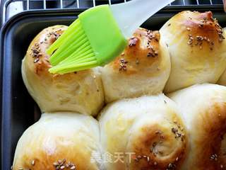 手撕蜂蜜小面包的做法步骤:13