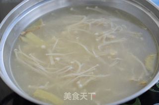 金针菇肥牛火锅的做法步骤:3