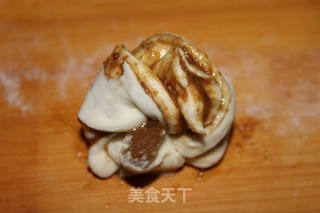 10分钟快速发面的红糖芝麻酱花卷的做法步骤:14