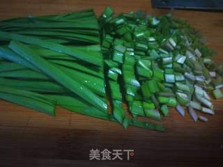 韭菜鸡蛋水饺的做法步骤:2
