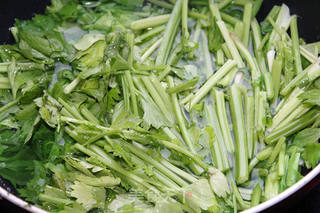 芹菜猪肉大包子的做法步骤:8