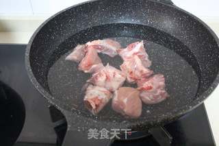 番茄排骨汤的做法步骤:2