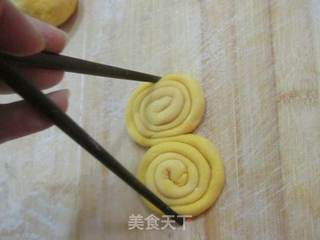 南瓜枣花馍的做法步骤:6