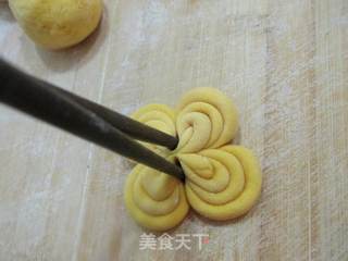 南瓜枣花馍的做法步骤:7