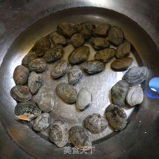 花蛤蒸蛋的做法步骤：1