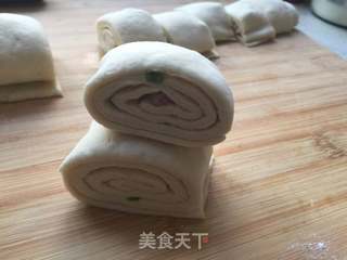 葱香花卷的做法步骤:12