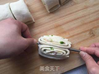 葱香花卷的做法步骤:13