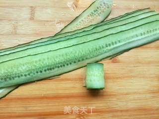 响油黄瓜卷的做法步骤:3