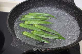 白灼秋葵的做法步骤：3