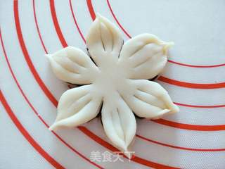 中式点心枣泥莲花酥的做法步骤:11