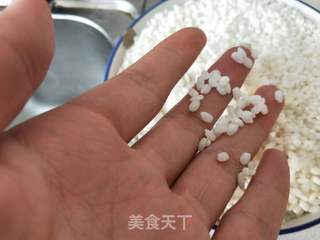 人人可以尝试之好吃哒广式腊肠煲仔饭的做法步骤：1