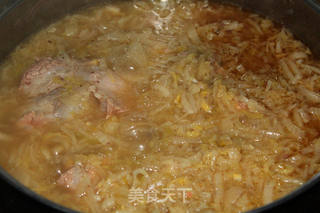 东北酸菜炖大骨的做法步骤:7