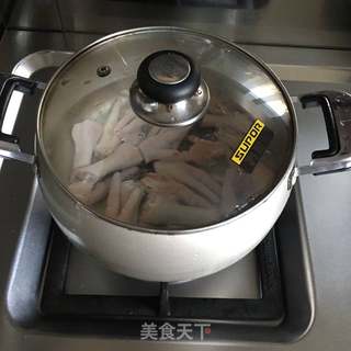 凉拌凤爪的做法步骤:2