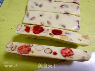 草莓干杏仁牛轧糖的做法步骤:14