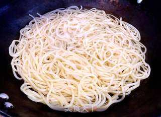 金蛋番茄肉酱意面的做法步骤:2