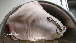 东坡肘子的做法步骤:2