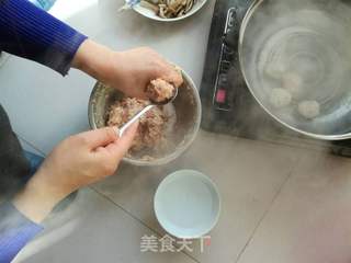 菌菇肉丸汤的做法步骤:6