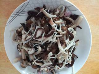 菌菇肉丸汤的做法步骤:9