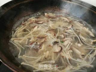 菌菇肉丸汤的做法步骤:13