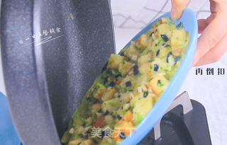 彩椒抱蛋面包丁的做法步骤:6