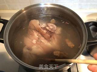 冰糖肘子的做法步骤：3