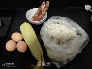 玉米鸡蛋腊肠炒饭的做法步骤：1