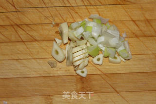 枸杞西芹炒坚果的做法步骤:4