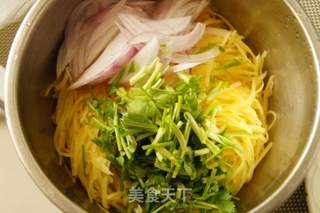 炝拌土豆丝的做法步骤:6
