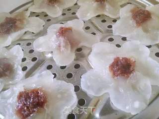 玫瑰酱梅花蒸饺的做法步骤:8