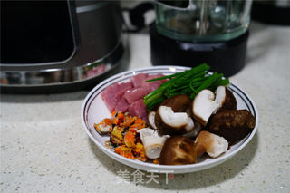 蟹黄鲜肉咸汤圆的做法步骤:2