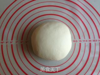 黑芝麻香葱花卷的做法步骤:2