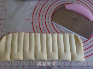 黑芝麻香葱花卷的做法步骤:7