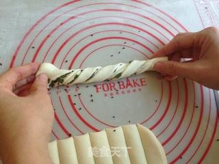 黑芝麻香葱花卷的做法步骤:9