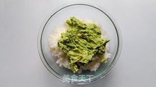 牛油果饭卷的做法步骤:4