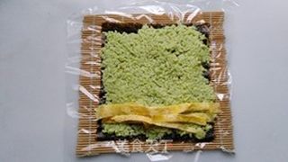 牛油果饭卷的做法步骤:7