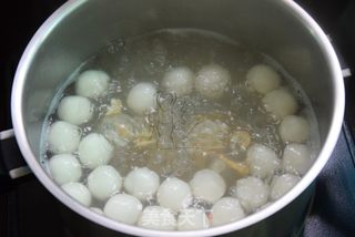 滋味咸汤圆汤的做法步骤:9