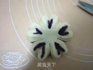 #花样美食#紫薯花包的做法步骤:16