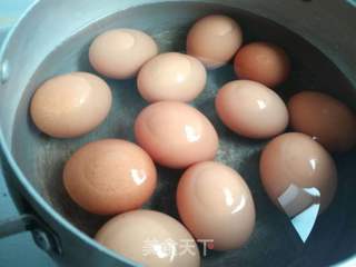 简易茶叶蛋的做法步骤:2