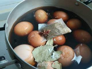 简易茶叶蛋的做法步骤:5