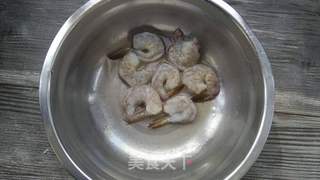 酸甜菠萝虾的做法步骤:2