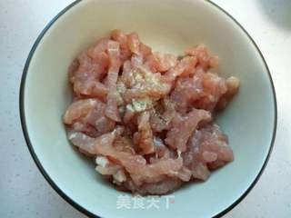 肉丝拌菠菜的做法步骤:2