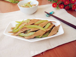 豆皮炒芹菜的做法步骤:10
