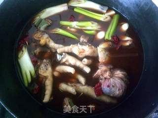 棕香牛肉酱鸡爪的做法步骤：4