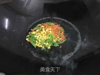 卤鹅肉炒饭的做法步骤：2