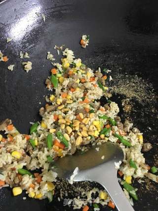 卤鹅肉炒饭的做法步骤：10
