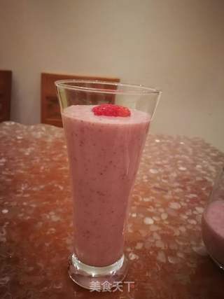 酸奶草莓奶昔的做法步骤：4