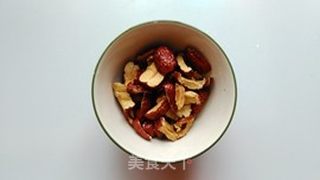 核桃红枣糕的做法步骤:2