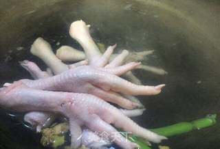 川菜之盐帮菜~生椒拌抓钱爪的做法步骤：2